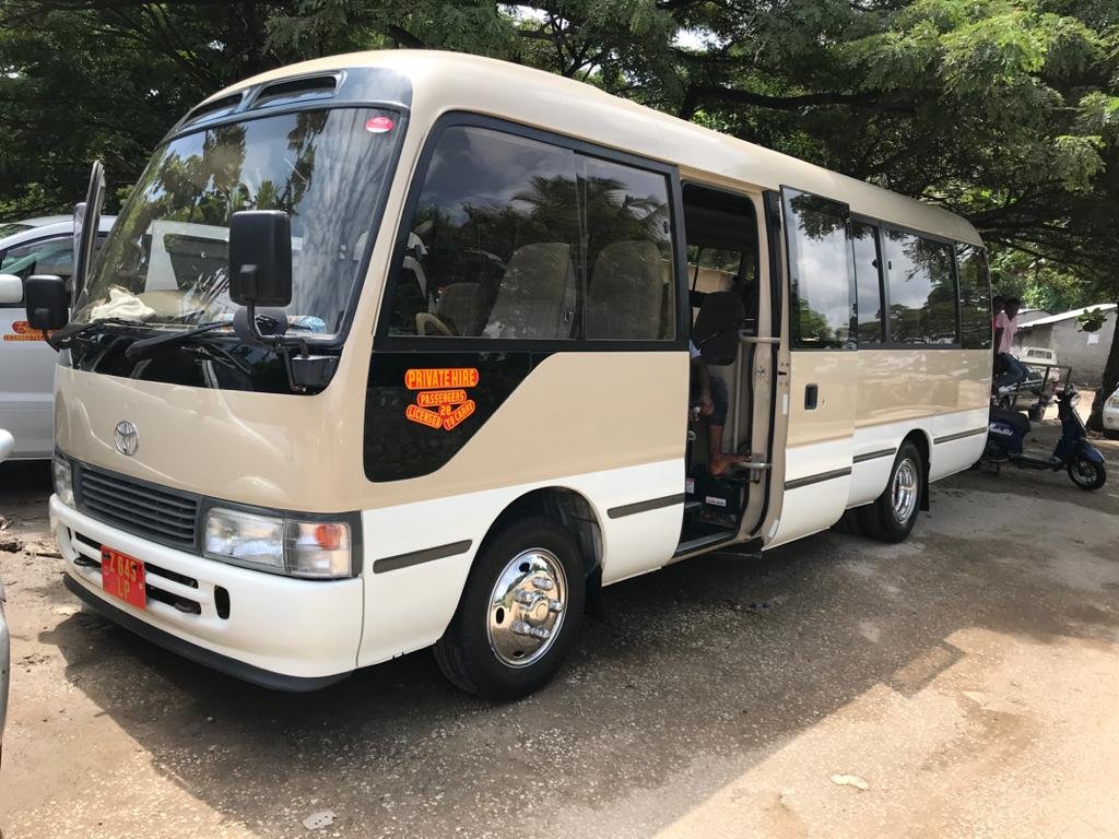 Airport Transfer – Big Bus for Up to 15 People